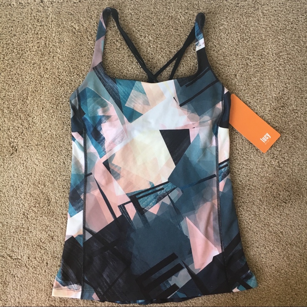 LUCY YOGA TOP